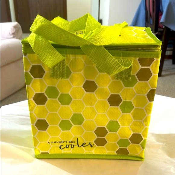 TJmaxx Other - Hexagon Pattern Cooler Bag (lunch bag)